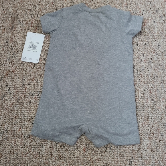 NWT Boys Nike Gray Romper Size 6 Months - Picture 2 of 5